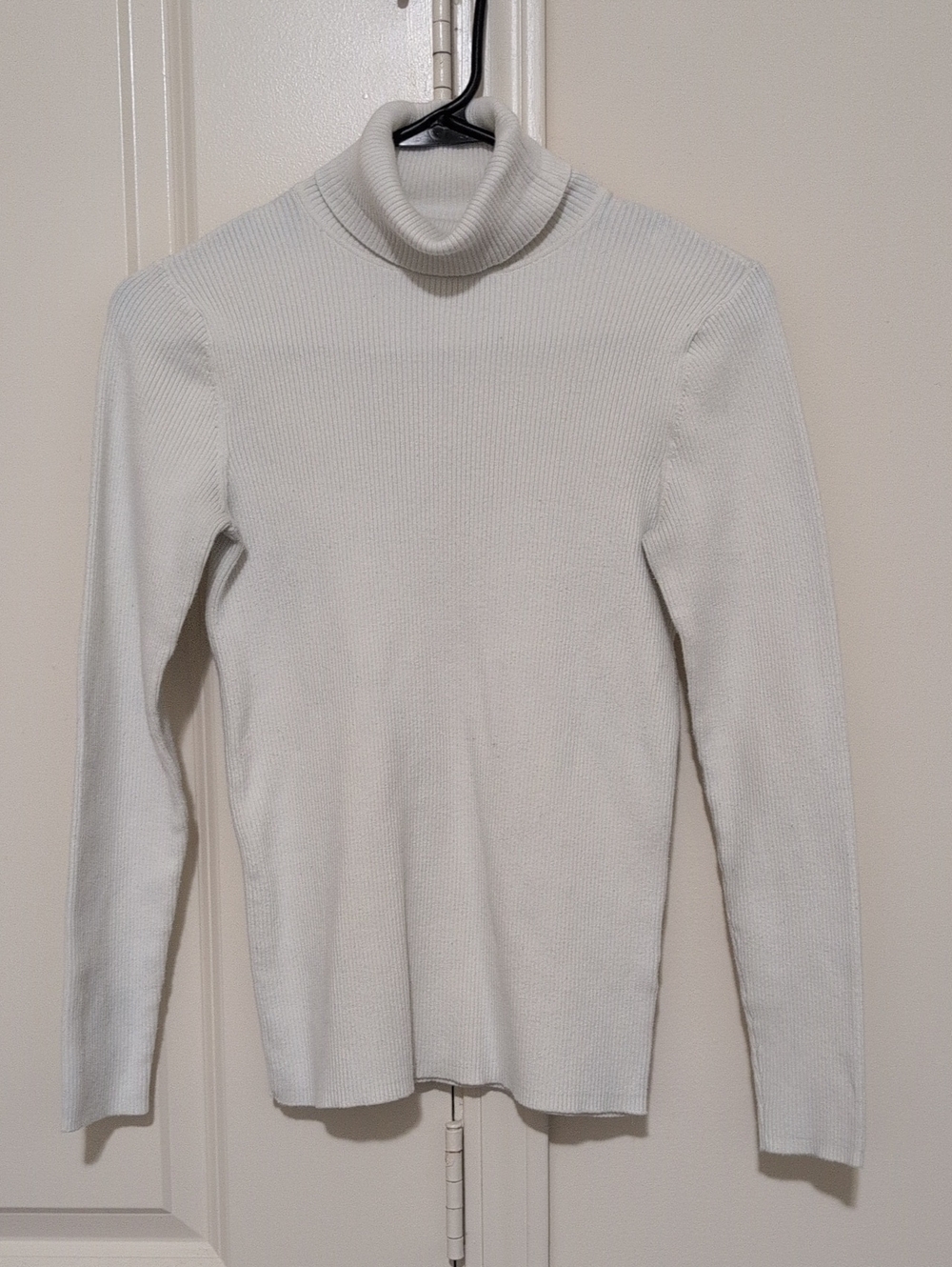 Old Navy Ribbed Turtleneck Sweater in White Size Small